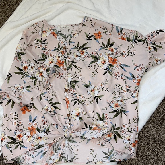 lake flower Tops - Size large floral top